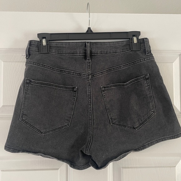 H&M Black Denim Shorts Size 6 - Picture 2 of 3